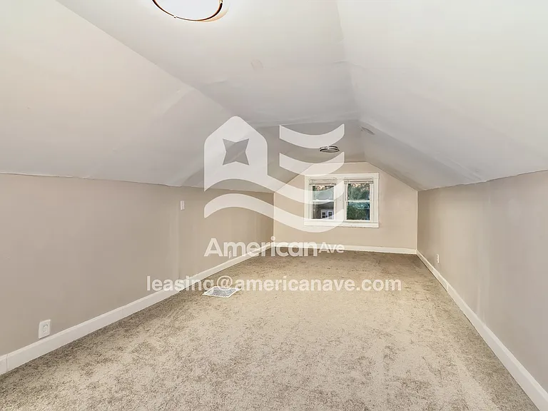 1817225_011_bedroom_13647132.jpg