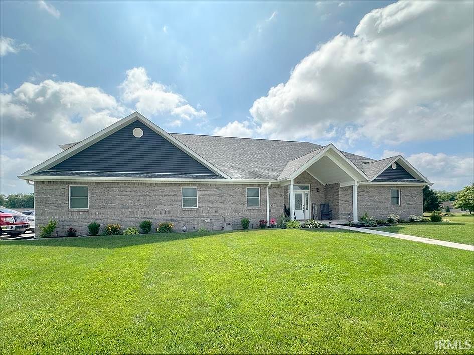 1st image of 820 Silver Charm Dr