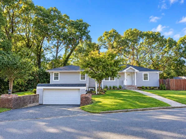 52 March Court, Selden, NY 11784