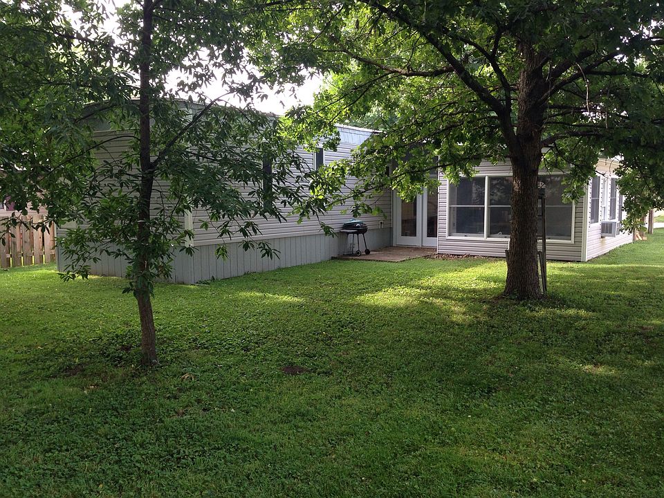 2nd image of 204 Ellen Ln