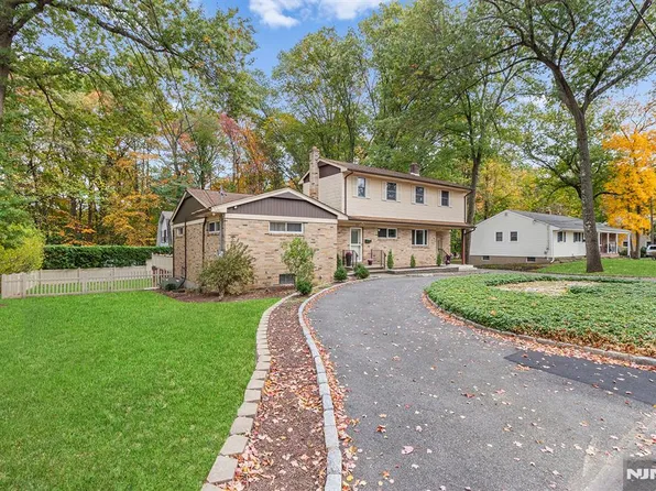 22 Beech St, Hillsdale, NJ 07642