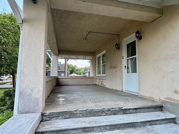 3rd image of 375 S Hayes Ave