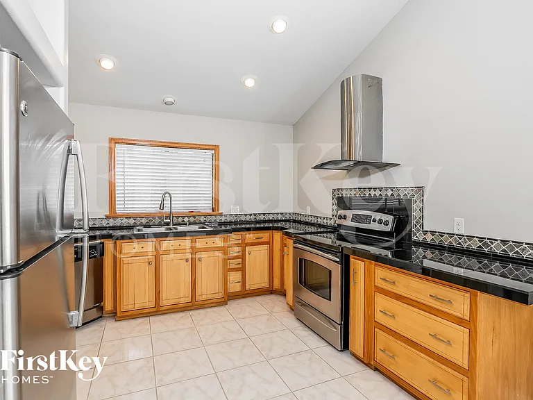 1003 Faircloth Ct — Photo 6