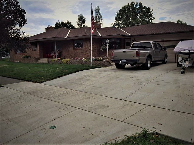 1st image of 318 E Patit Ave