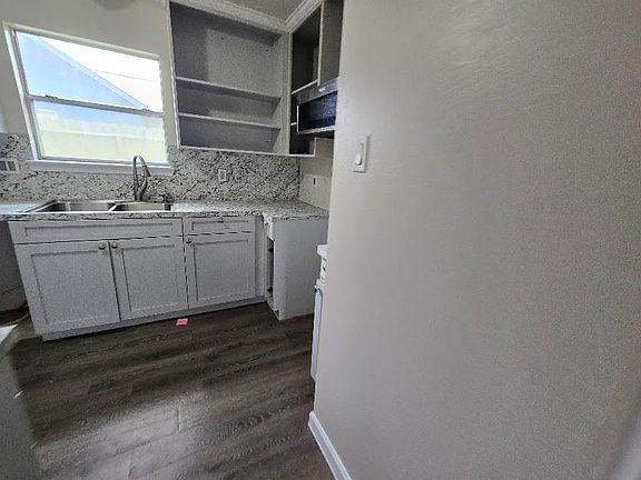5th image of 1110 Greencroft St