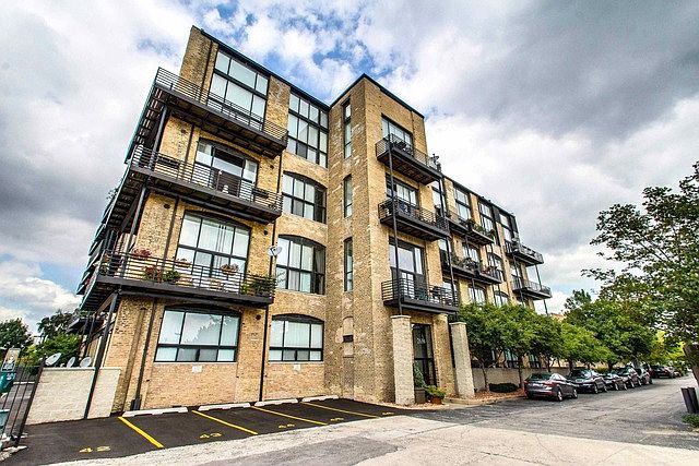 1st image of 2614 N Clybourn Ave
