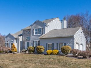 8 Earhart Dr, Succasunna, NJ 07876