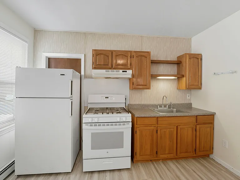 57 Preston St #1R — Photo 5