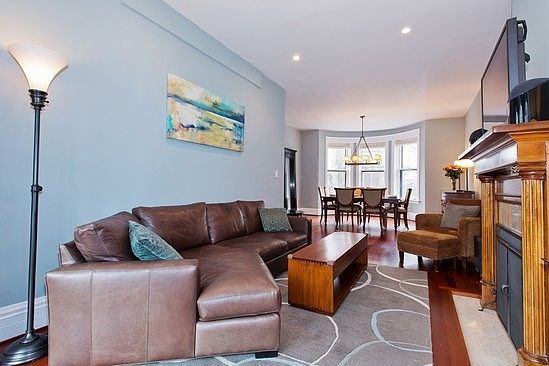 4th image of 3827 N Alta Vista Ter