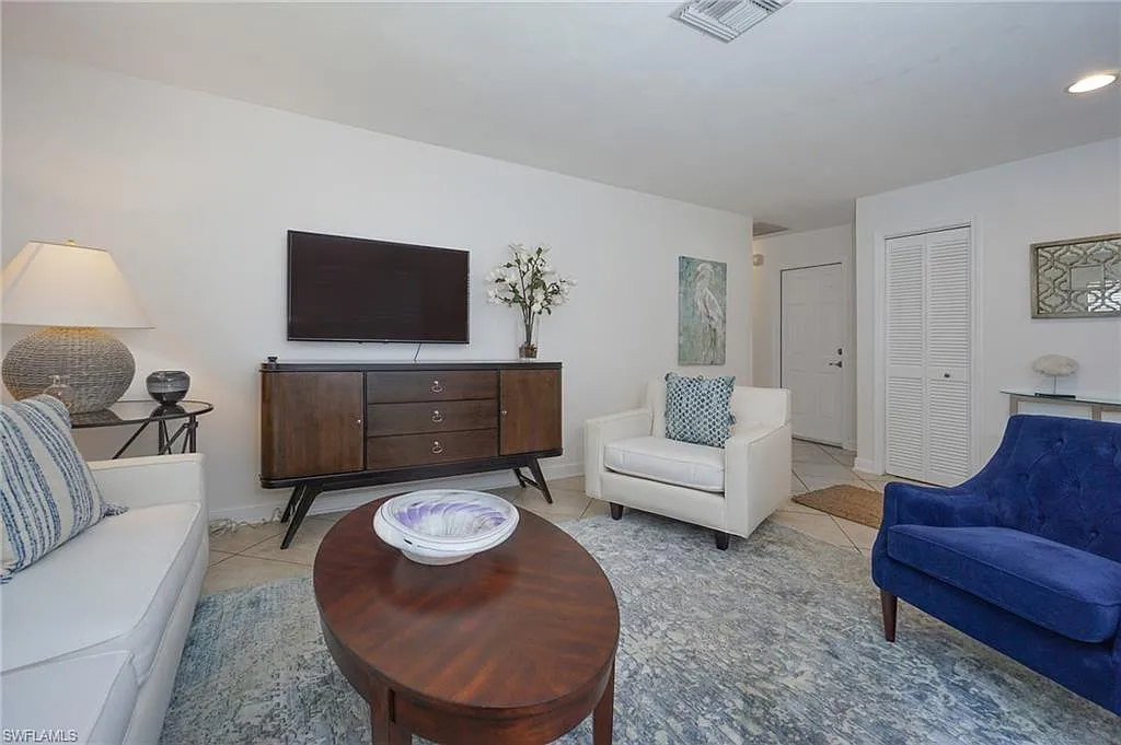 3 bed, 2.0 bath, 1735 sqft, $11,500 — Photo 4