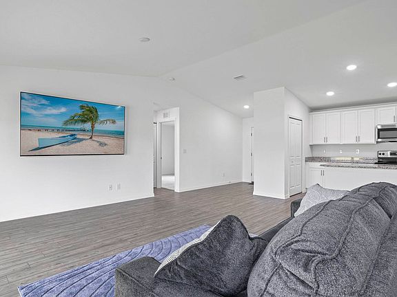 4th image of 4128 NE 9th Ave