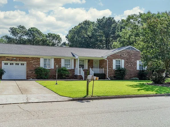 15 Trottwood Dr, Poquoson, VA 23662