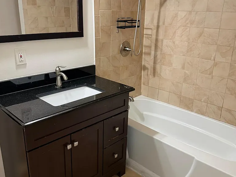 120 W Warren St — Photo 11