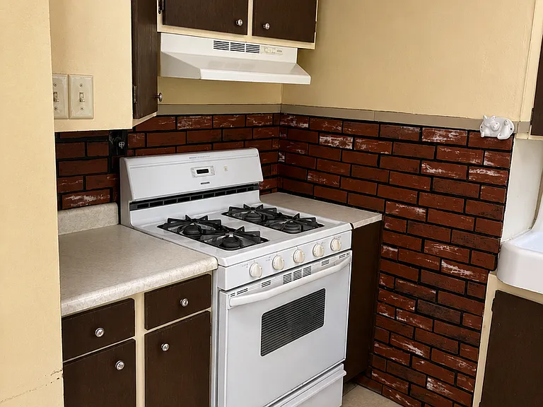 1446 Sulphur Springs Ave — Photo 11
