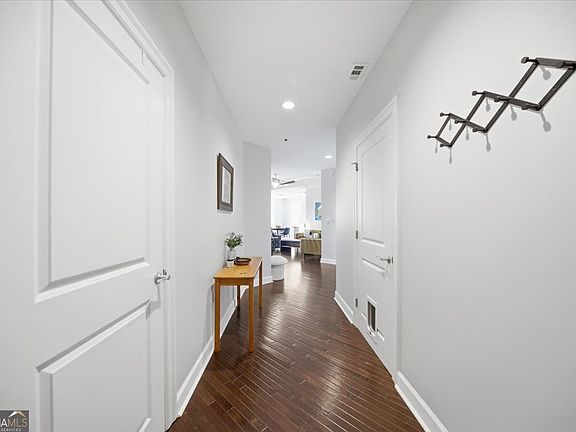 5th image of 325 E Paces Ferry Rd NE APT 908