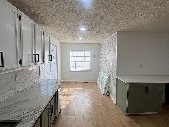 5th image of 227 Franklin Ave