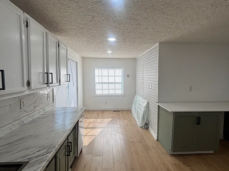 227 Franklin Ave — Photo 5