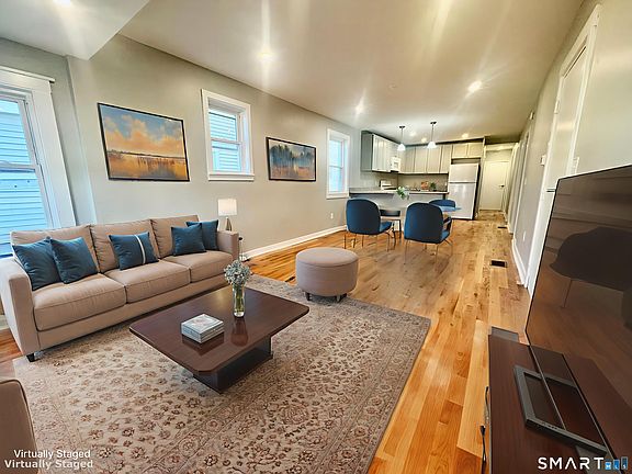 4th image of 109 Churchill St Floor 1