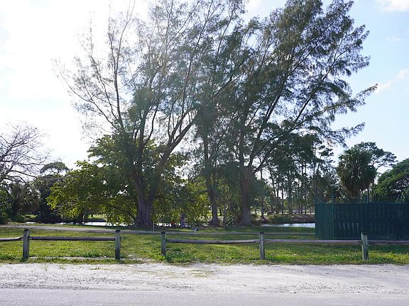 4th image of 2726 Lake Osborne Dr Drive