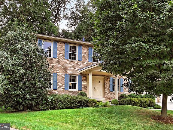 3rd image of 9704 Woodcarver Ct