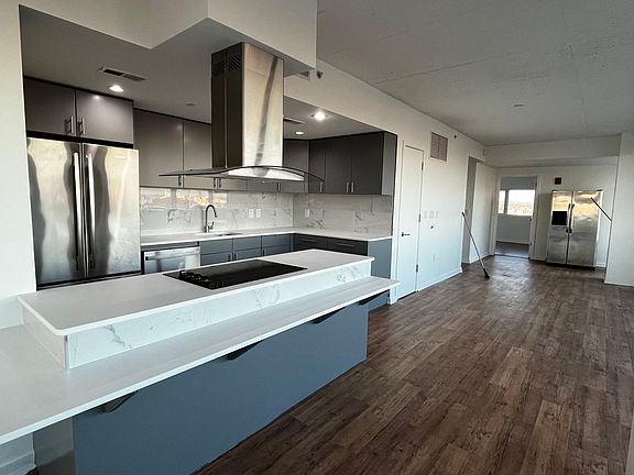 3rd image of 210 Brown St Penthouse A
