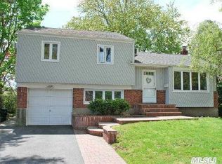 11 Lincoln Rd N, Plainview, NY 11803