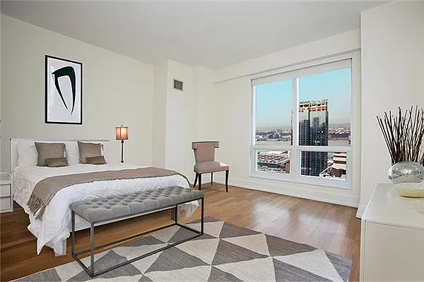 Rented by RELO REDAC INC. | media 29