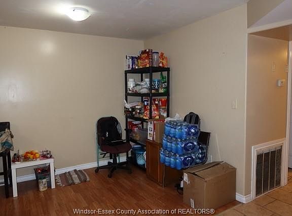 4th image of 680 Cameron Ave #4