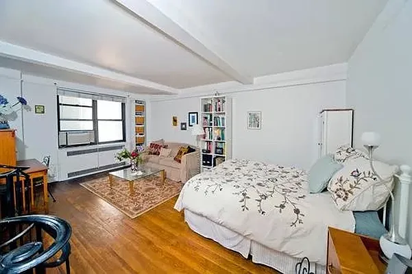 Rented by Bank Neary | media 10