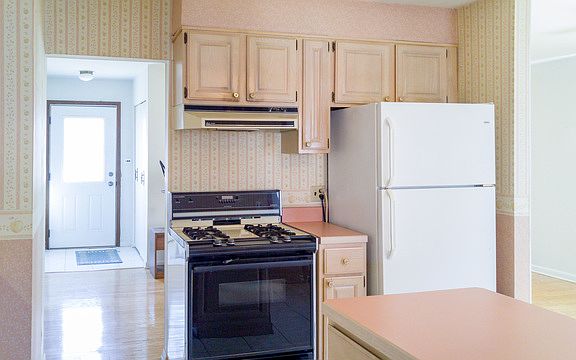 3rd image of 320 N Emerald Ave