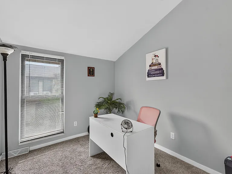 1421 W Edgerton Ave — Photo 15