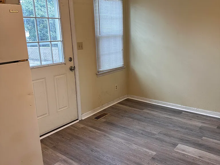 741 Ridgeview Dr — Photo 3