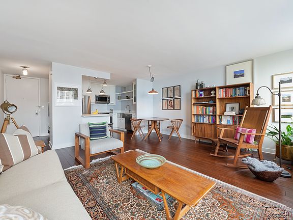 3rd image of 2626 N Lakeview Ave APT 2711