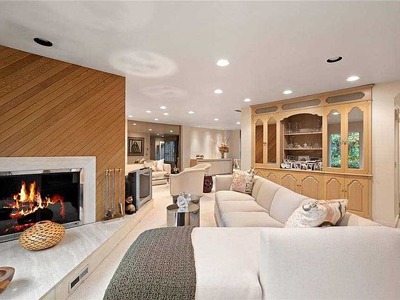 5th image of 7 Bering Ct