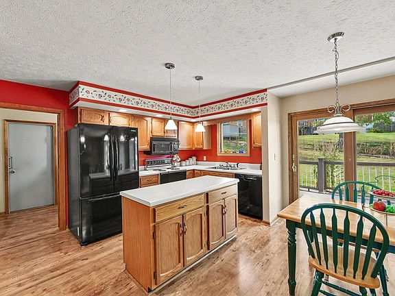 4th image of 13 Honey Tree Ln
