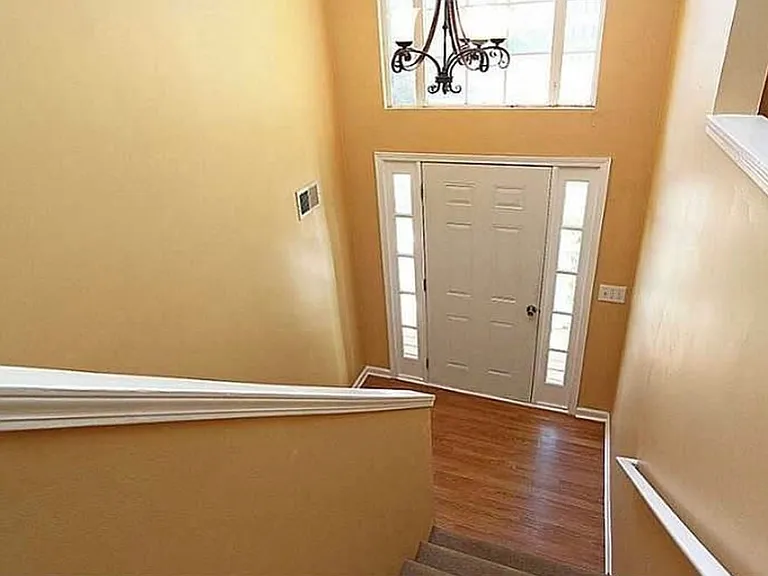 2174 Dresden Grn NW — Photo 2