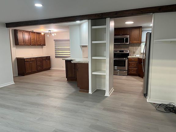 4th image of 2425 Harden Blvd
