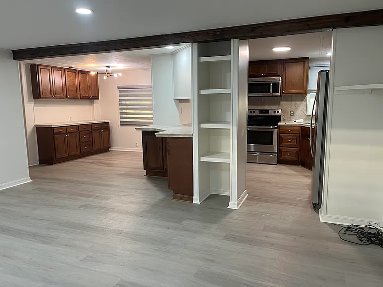 2425 Harden Blvd — Photo 4