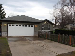 2219 Happy Valley Dr, Medford, OR 97501