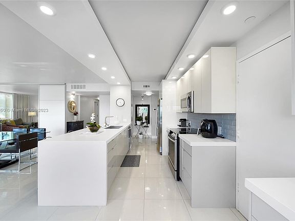 3rd image of 4200 Hillcrest Dr APT 411