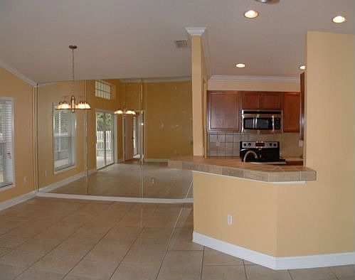Kitchen Dining Area