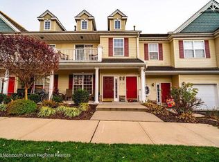 18 Oxford Ct, Englishtown, NJ 07726