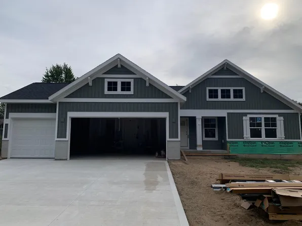 7048 Pinehurst Dr NE, Rockford, MI 49341