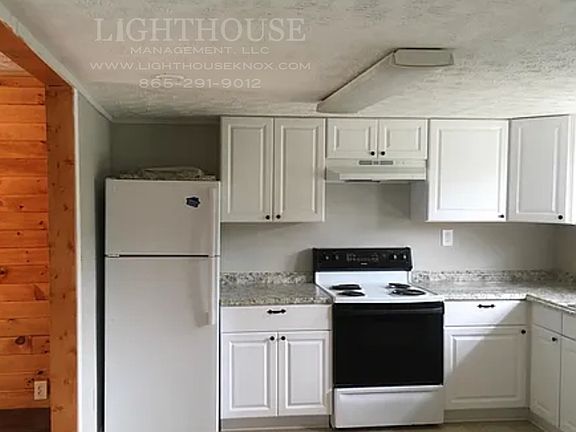 2nd image of 2802 Greenway Dr
