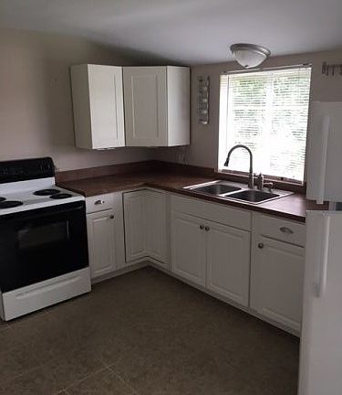 3rd image of 2203 Berwyck Ct APT B
