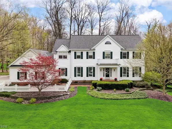 505 Manor Brook Dr, Chagrin Falls, OH 44022