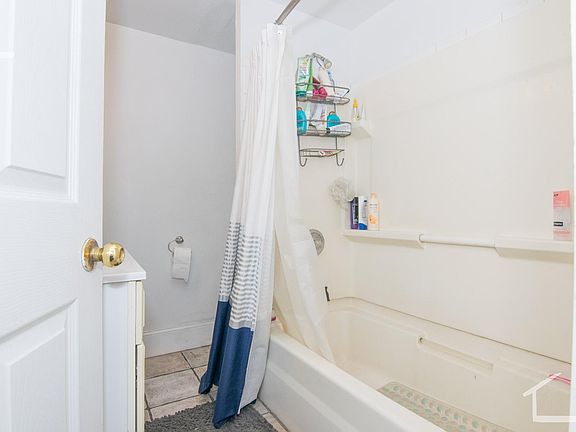 4th image of 85 Egmont St #4