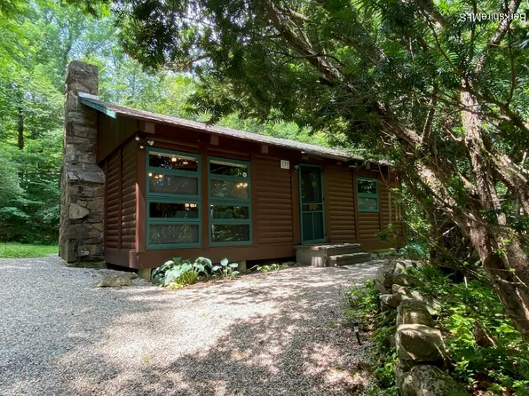 174 King Richard Dr, Becket, MA 01223