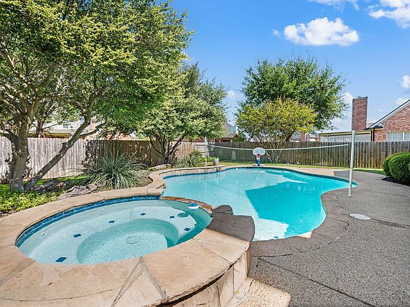 3rd image of 417 Shade Tree Cir