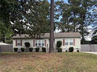 4 Prince George Ln, Newport News, VA 23608